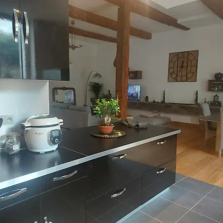 Maison De Village Bed & Breakfast *